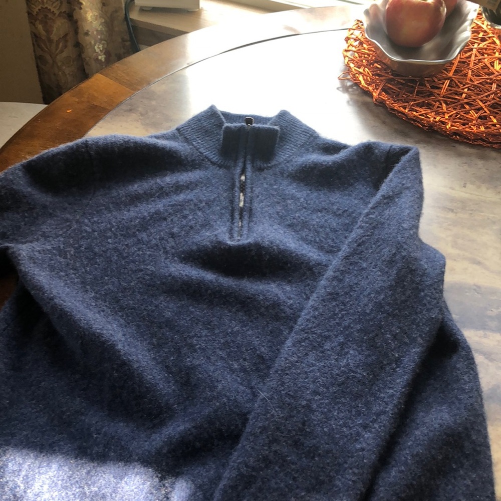 Neiman Marcus v neck zipper sweater
